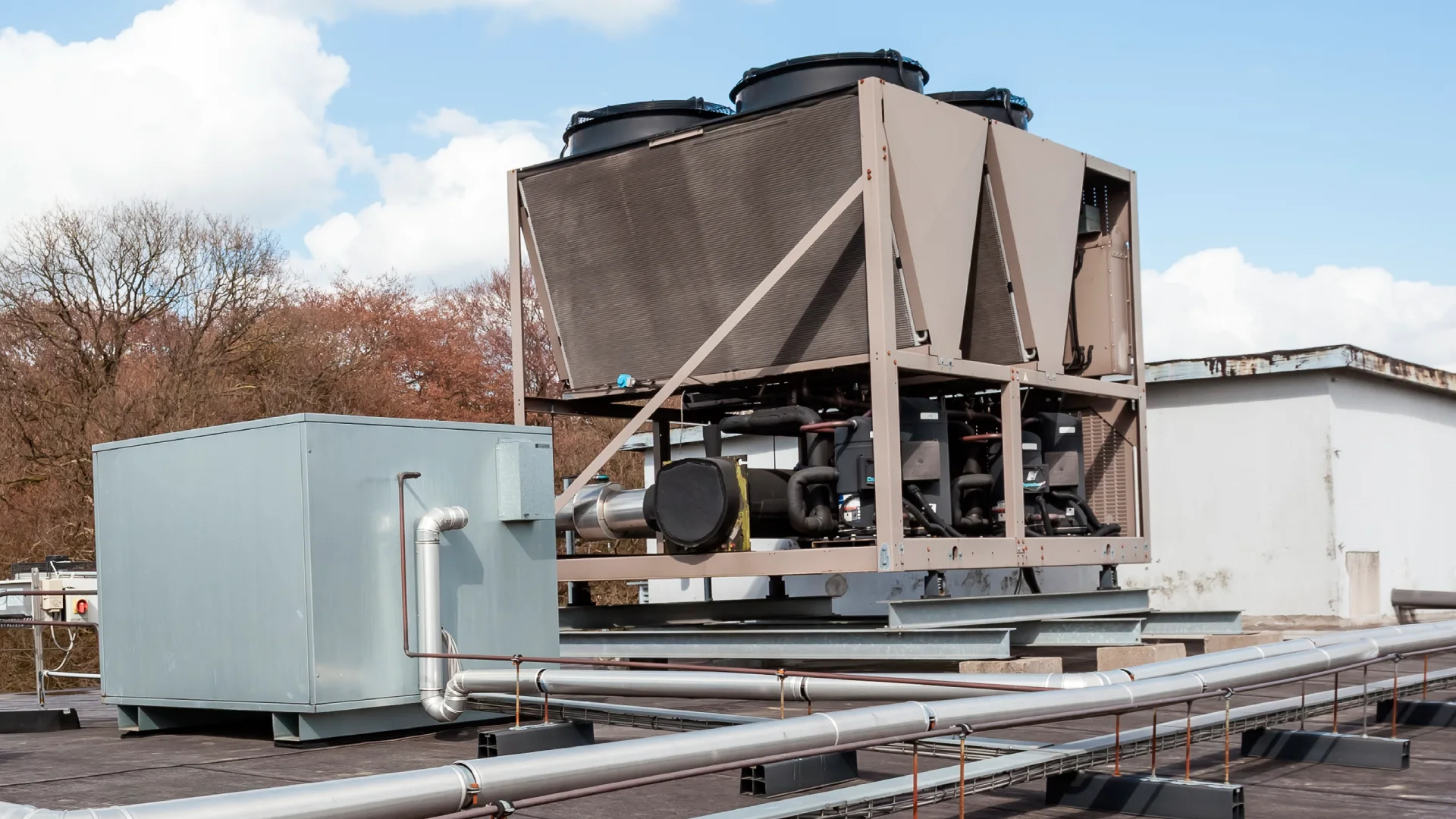 picture of large commercial hvac units on flat roof